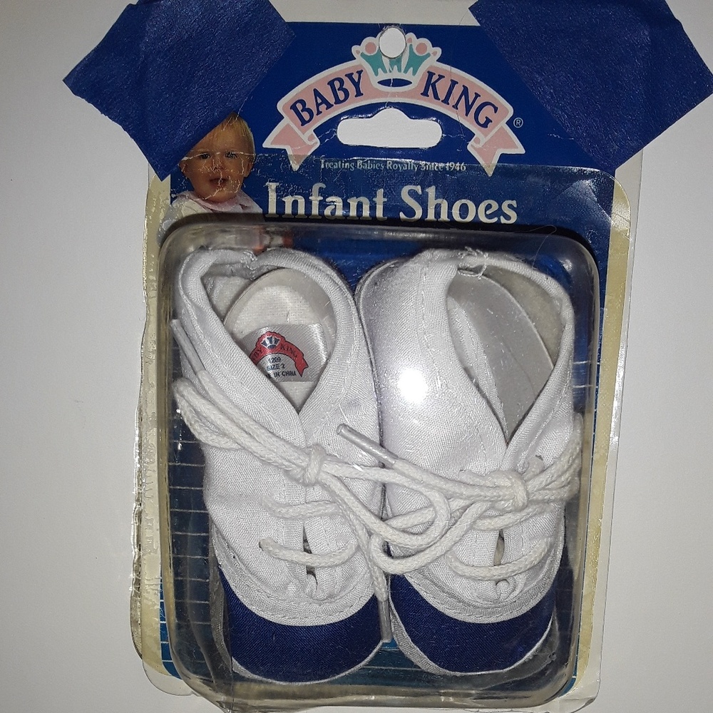 Boots for baby + FREE hat.